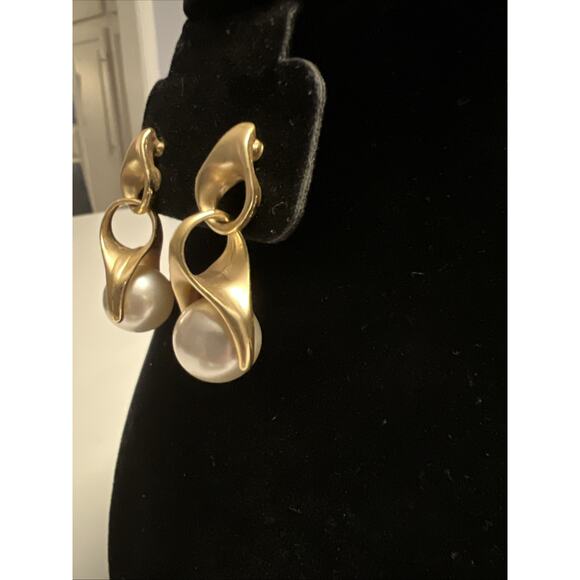 Modernist Earrings Matte Gold Pierced Dangle Stud Faux Pearl Designer Inspired - Picture 3 of 9